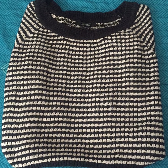 Sweater - Picture 4 of 4